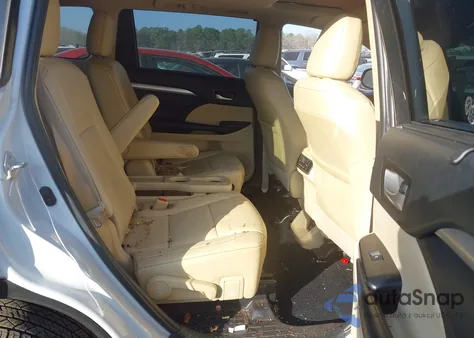 2019 Toyota Highlander Xle z USA, uszkodzony, nr VIN 5TDKZRFH2KS551711